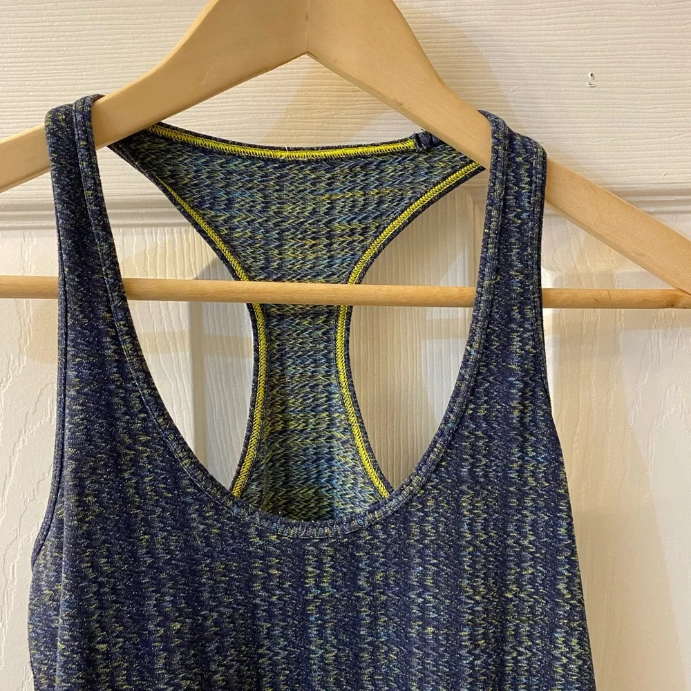 Lululemon cool racerback tank top Ziggy Wee size 6 medium great condition clean - Picture 3 of 6